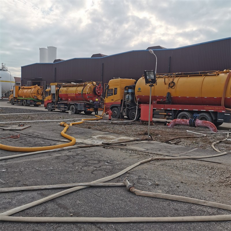 南丰镇污水池清理