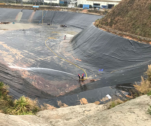 南丰镇废水池清理