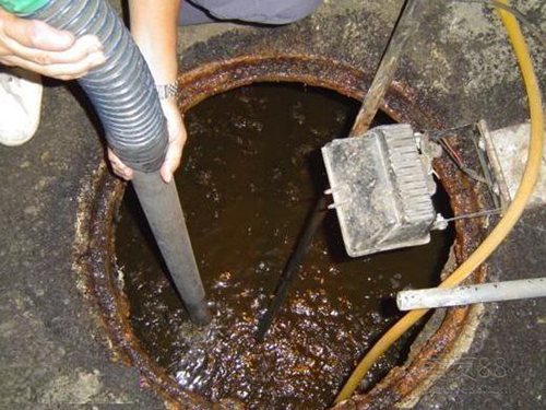 南丰镇隔油池清理